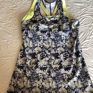 EUC Lululemon workout top